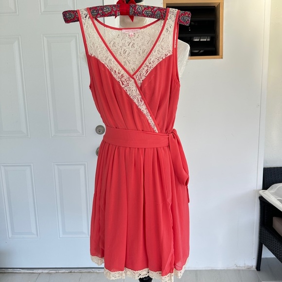 Margo & Sebastian Dresses & Skirts - Chic Coral Lace Midi Dress